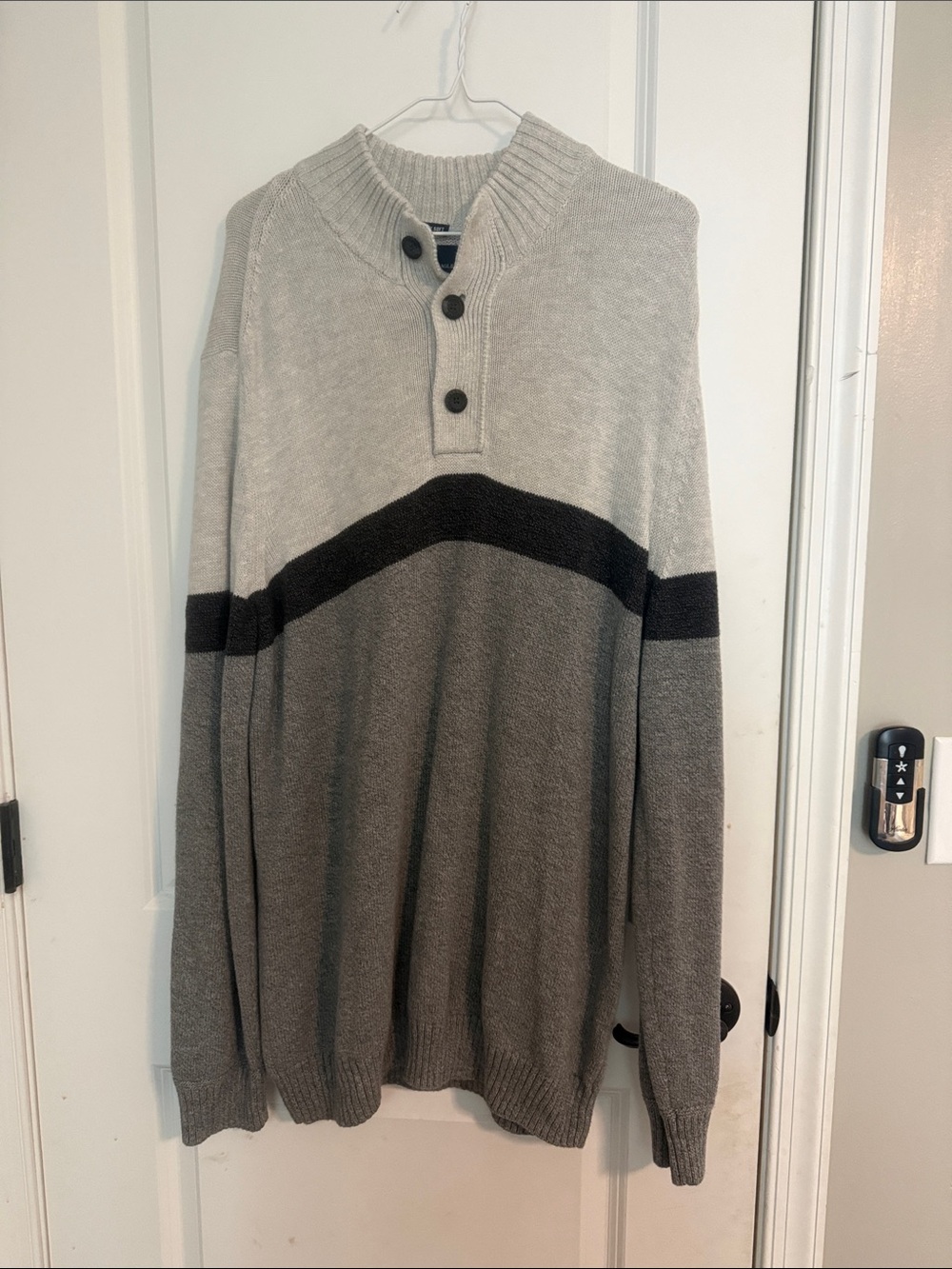 American Eagle Outfitters Men's Gray & Cream Zip-Style Pullover